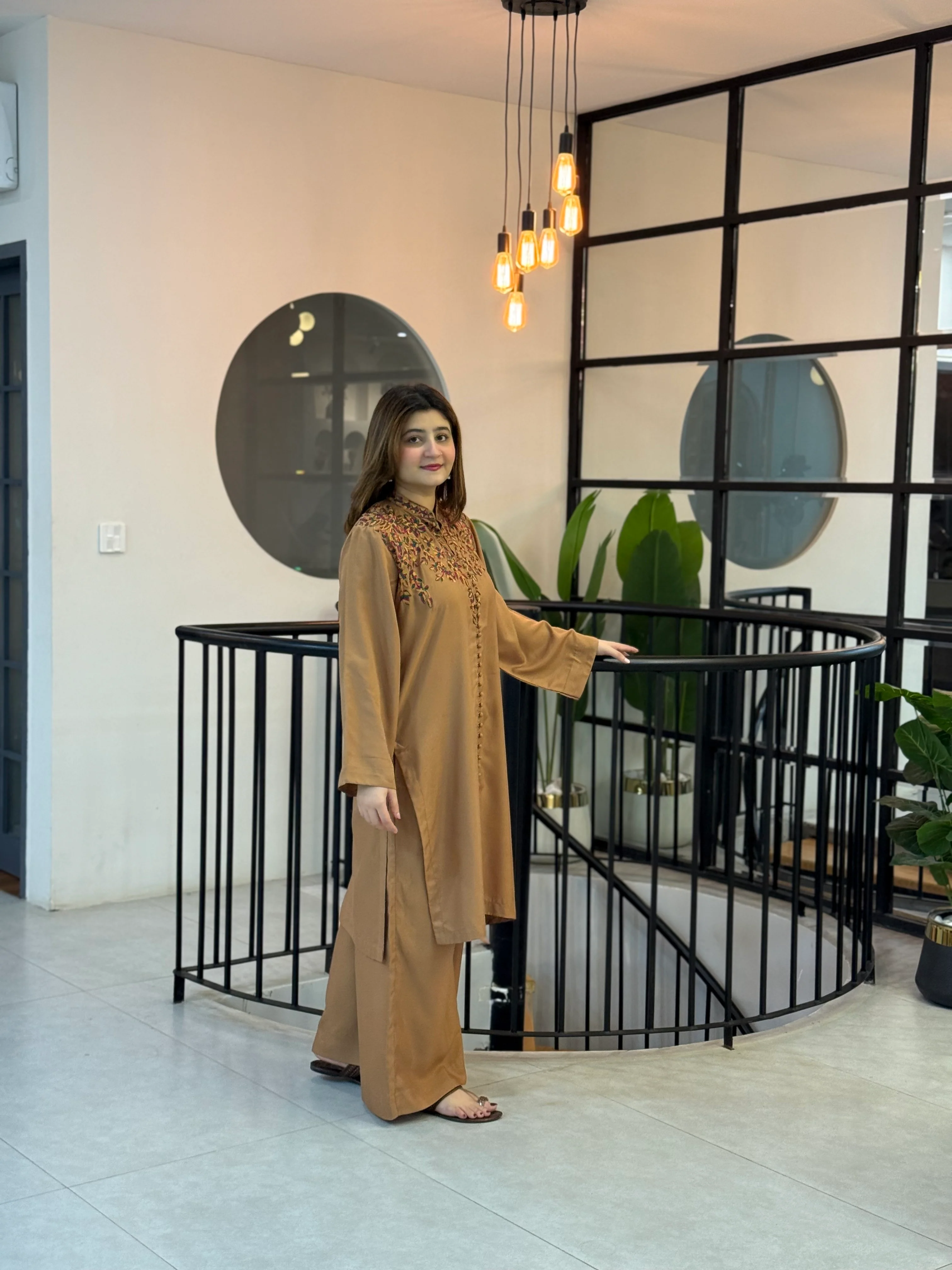 Umzay Special Brown EMB 2PCUmzay Special Brown EMB 2PC